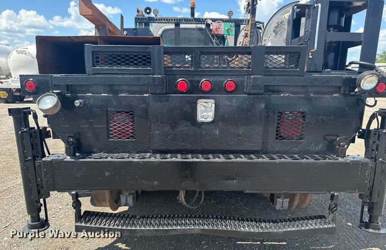 image for item EG6165 2006 Chevrolet C7500 crane truck