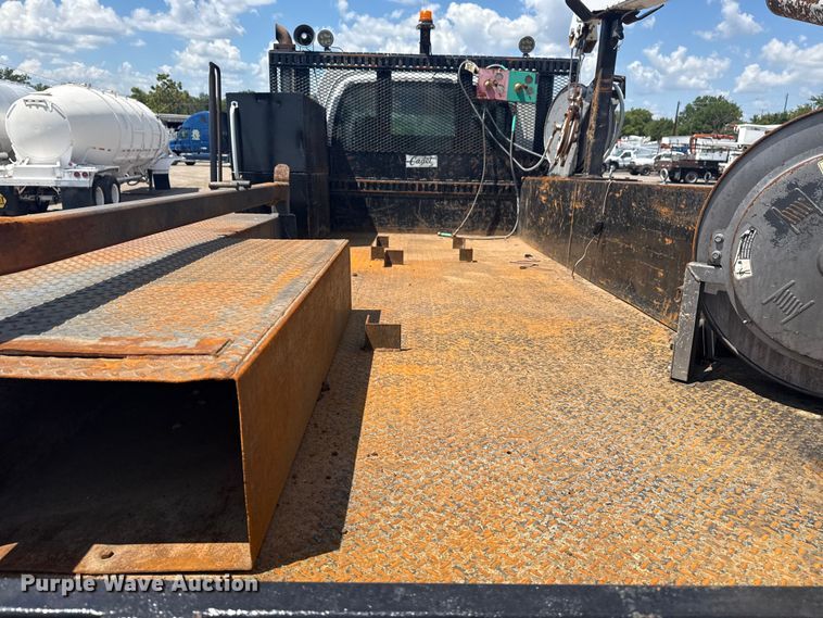 image for item EG6165 2006 Chevrolet C7500 crane truck