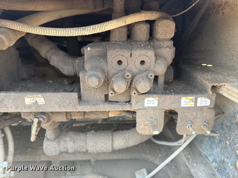 image for item EG6165 2006 Chevrolet C7500 crane truck