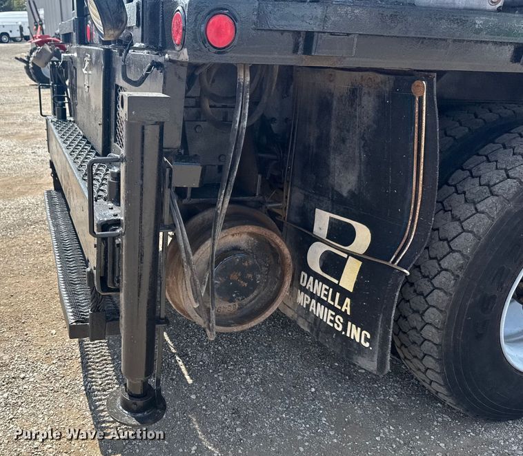 image for item EG6165 2006 Chevrolet C7500 crane truck