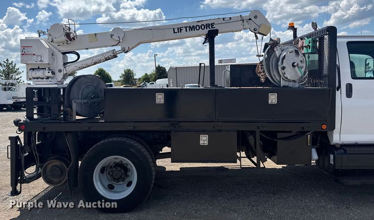 image for item EG6165 2006 Chevrolet C7500 crane truck