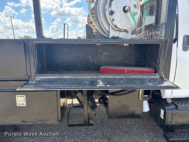 image for item EG6165 2006 Chevrolet C7500 crane truck