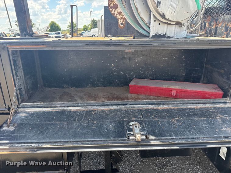 image for item EG6165 2006 Chevrolet C7500 crane truck