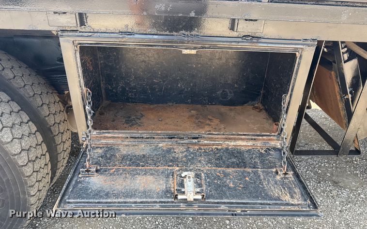 image for item EG6165 2006 Chevrolet C7500 crane truck