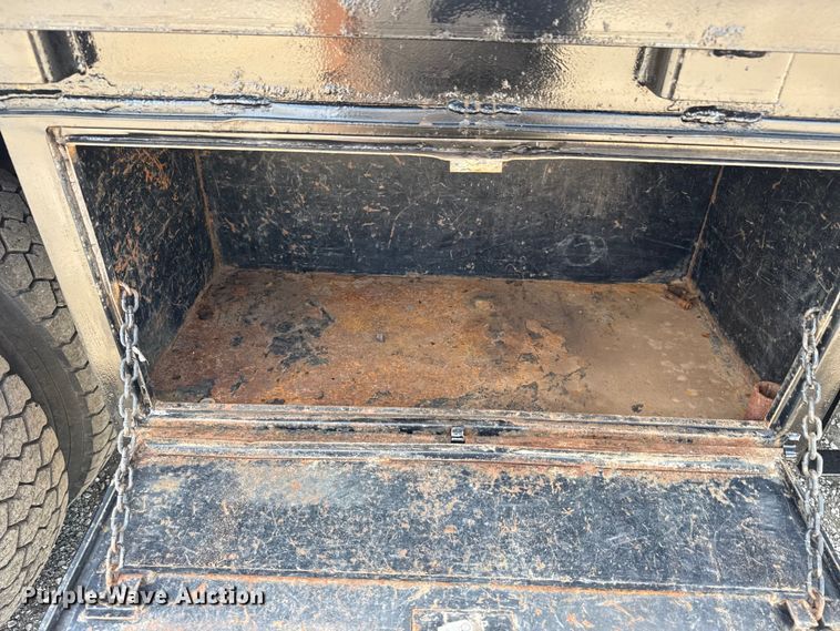 image for item EG6165 2006 Chevrolet C7500 crane truck