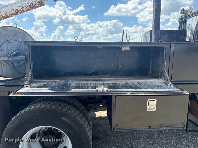 image for item EG6165 2006 Chevrolet C7500 crane truck