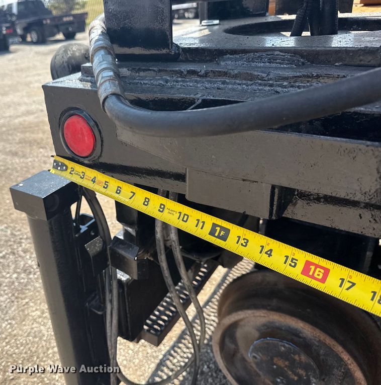 image for item EG6165 2006 Chevrolet C7500 crane truck