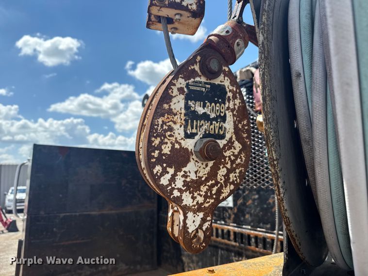 image for item EG6165 2006 Chevrolet C7500 crane truck