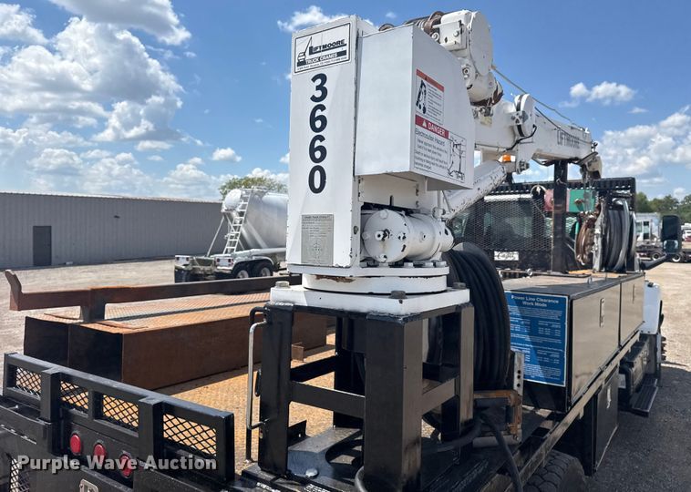 image for item EG6165 2006 Chevrolet C7500 crane truck