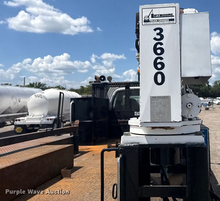 image for item EG6165 2006 Chevrolet C7500 crane truck