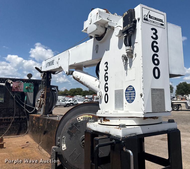 image for item EG6165 2006 Chevrolet C7500 crane truck