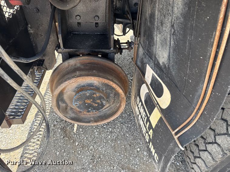 image for item EG6165 2006 Chevrolet C7500 crane truck