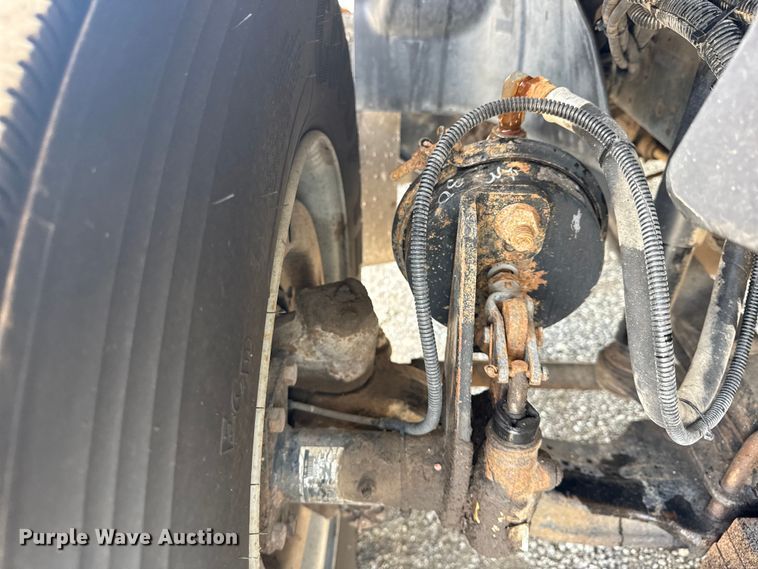 image for item EG6165 2006 Chevrolet C7500 crane truck