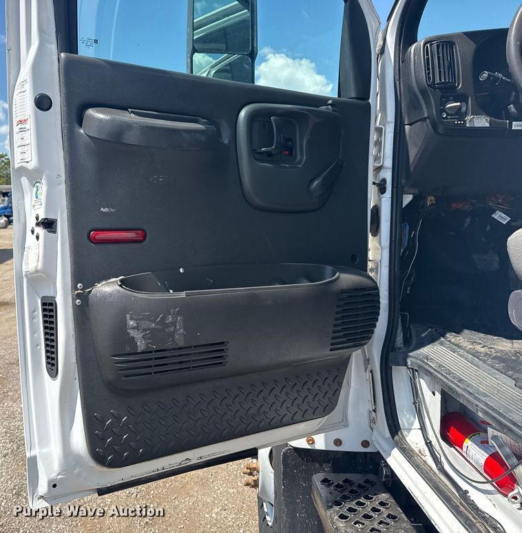 image for item EG6165 2006 Chevrolet C7500 crane truck