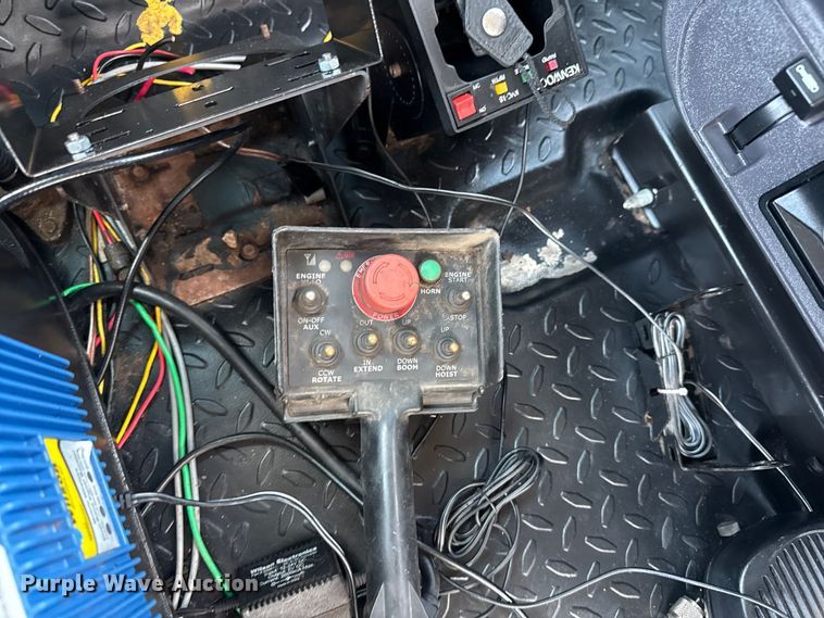 image for item EG6165 2006 Chevrolet C7500 crane truck