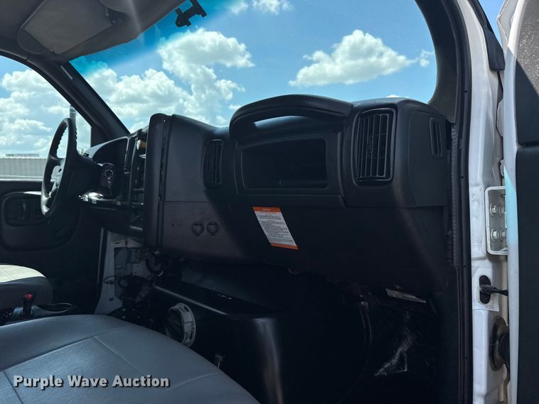 image for item EG6165 2006 Chevrolet C7500 crane truck