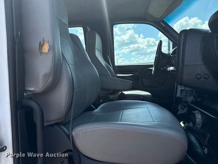 image for item EG6165 2006 Chevrolet C7500 crane truck