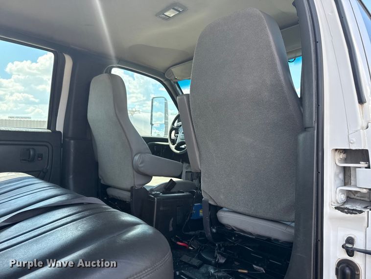 image for item EG6165 2006 Chevrolet C7500 crane truck