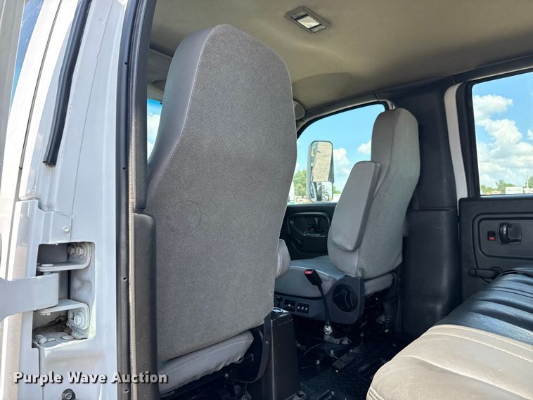 image for item EG6165 2006 Chevrolet C7500 crane truck