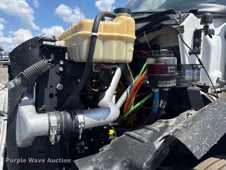 image for item EG6165 2006 Chevrolet C7500 crane truck