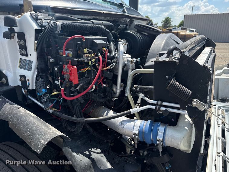 image for item EG6165 2006 Chevrolet C7500 crane truck