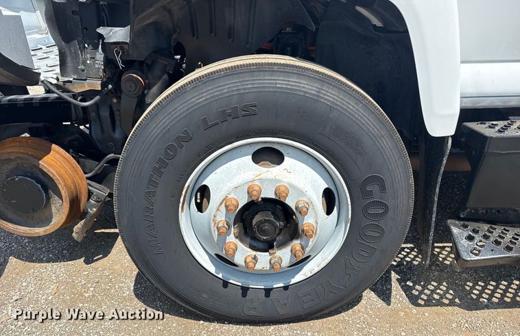 image for item EG6165 2006 Chevrolet C7500 crane truck