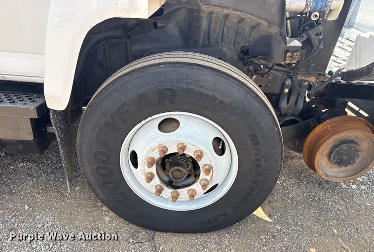 image for item EG6165 2006 Chevrolet C7500 crane truck