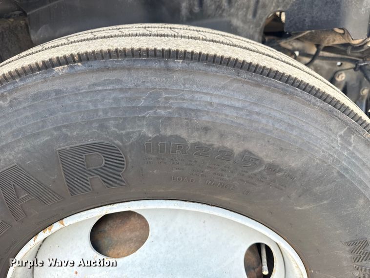 image for item EG6165 2006 Chevrolet C7500 crane truck