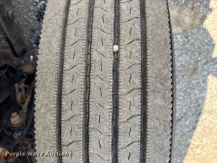 image for item EG6165 2006 Chevrolet C7500 crane truck