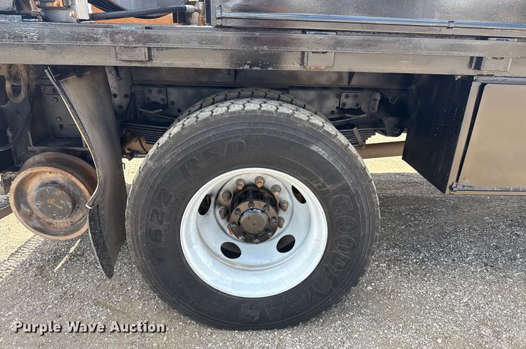 image for item EG6165 2006 Chevrolet C7500 crane truck