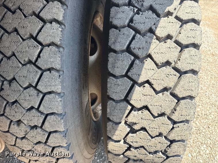 image for item EG6165 2006 Chevrolet C7500 crane truck