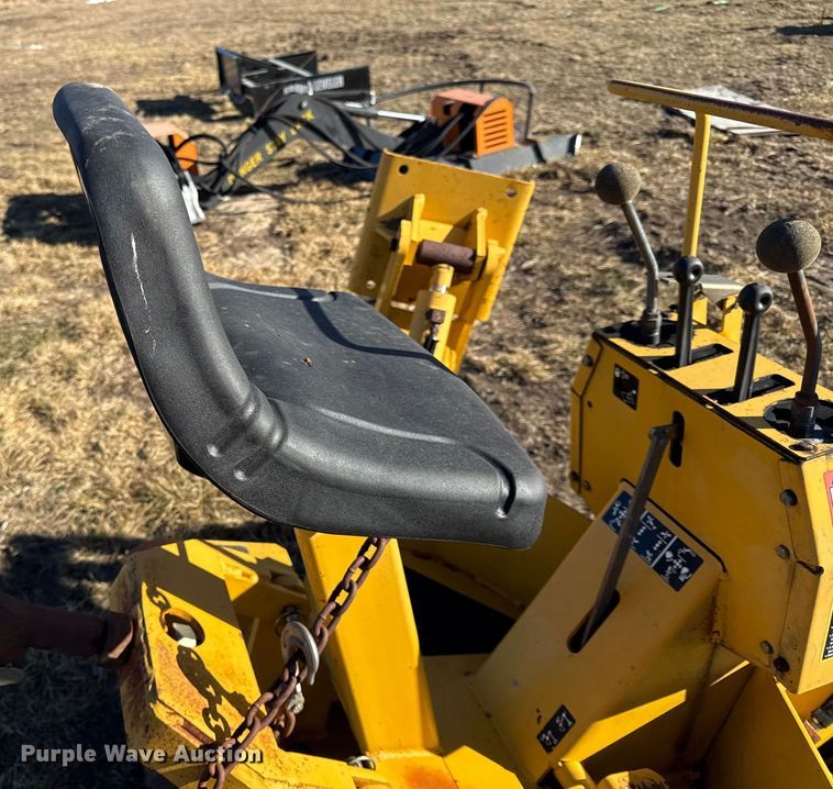 image for item EN0221 John Deere 911 extender skid steer backhoe