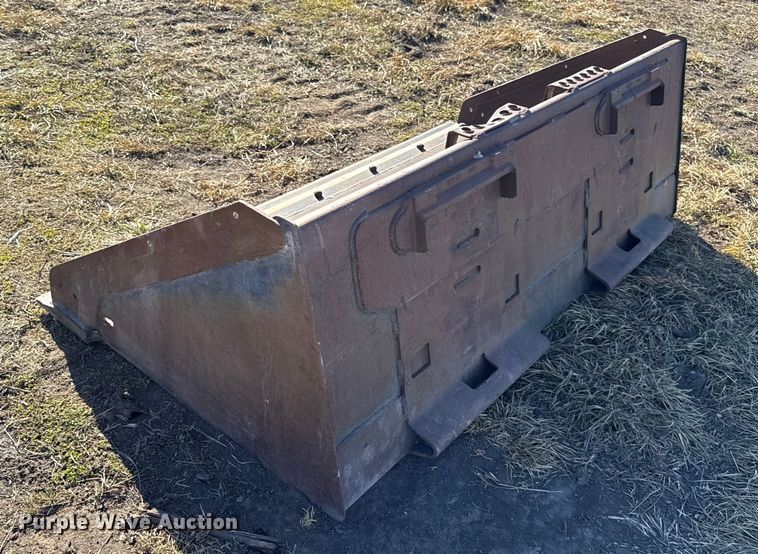 image for item EN0222 Bobcat skid steer bucket