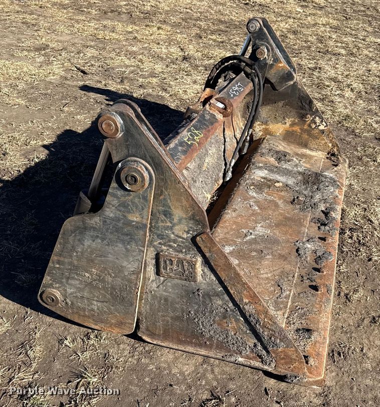 image for item EN0224 Caterpillar skid steer four-in-one bucket