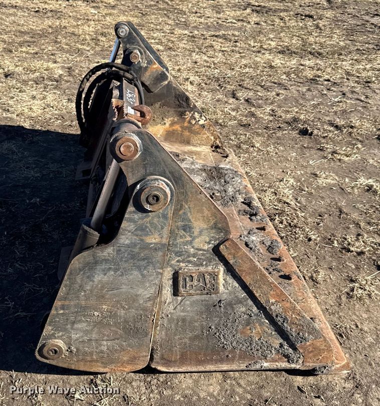 image for item EN0224 Caterpillar skid steer four-in-one bucket