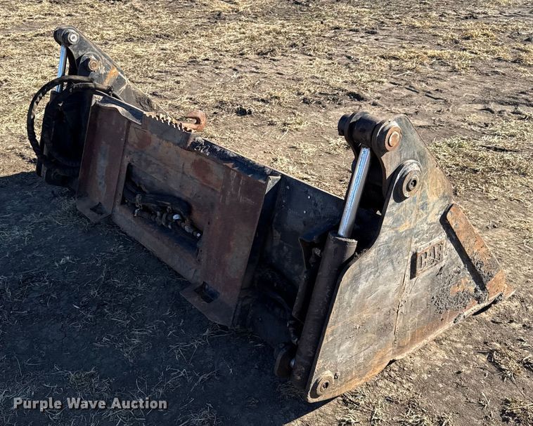image for item EN0224 Caterpillar skid steer four-in-one bucket