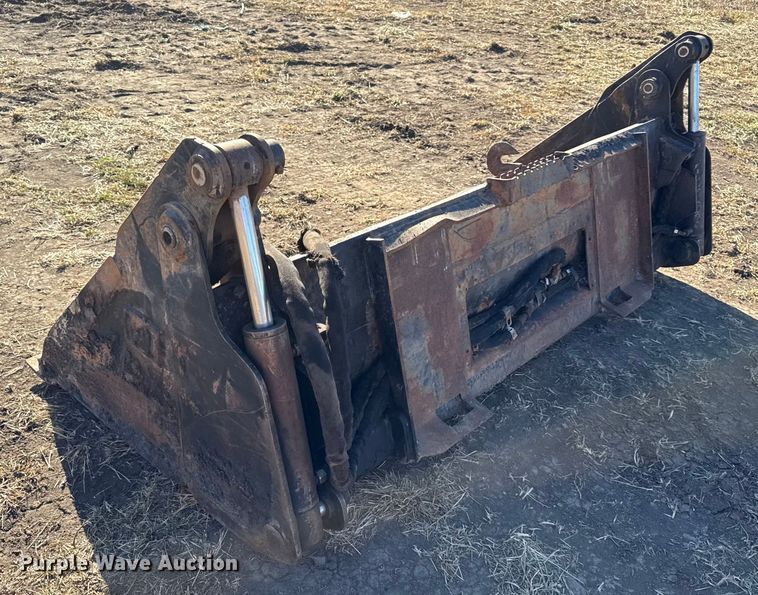 image for item EN0224 Caterpillar skid steer four-in-one bucket