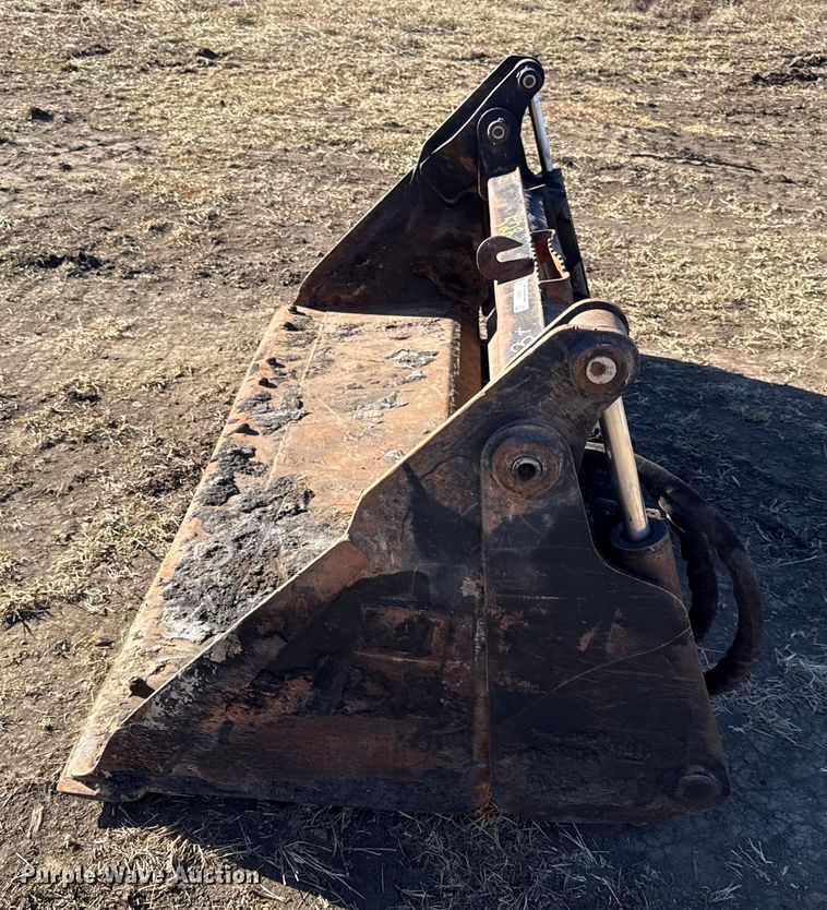 image for item EN0224 Caterpillar skid steer four-in-one bucket