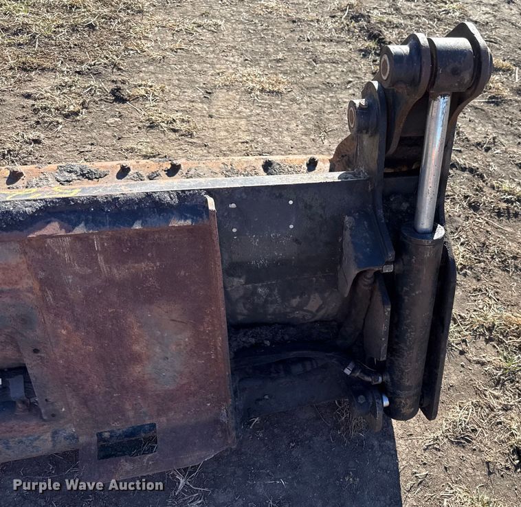 image for item EN0224 Caterpillar skid steer four-in-one bucket