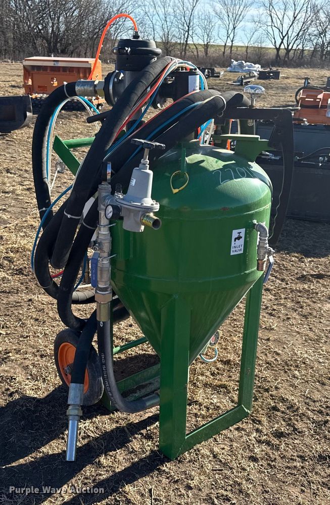 image for item EN0228 Dustless blasting pot