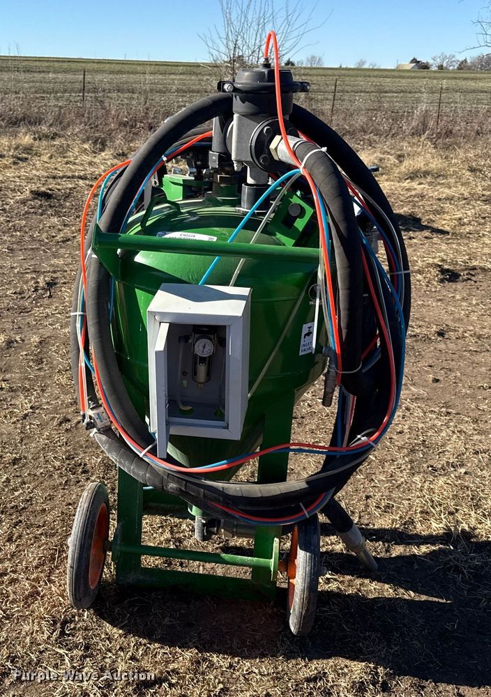 image for item EN0228 Dustless blasting pot