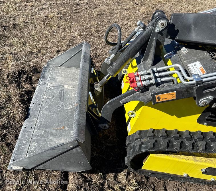 image for item EN0239 2024 Machpro MPS330 compact utility loader