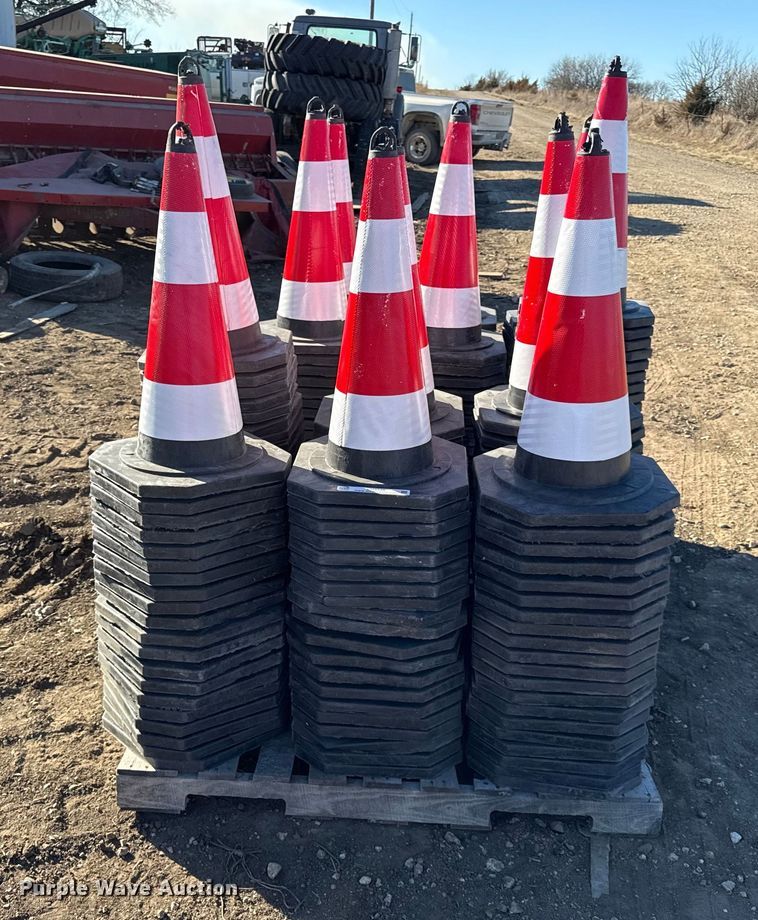 image for item EN0248 (250) traffic cones