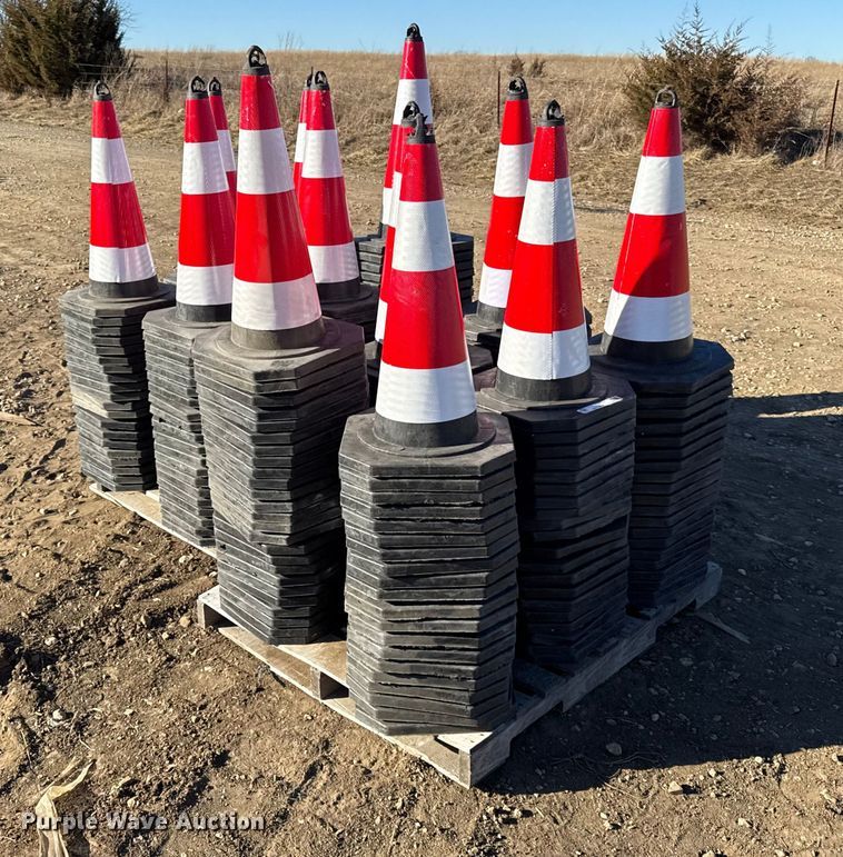 image for item EN0248 (250) traffic cones