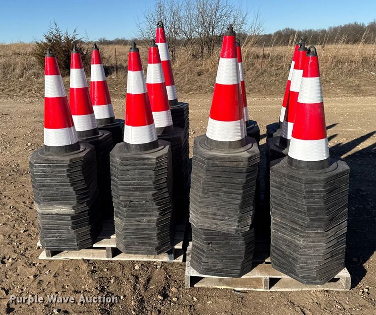 image for item EN0248 (250) traffic cones
