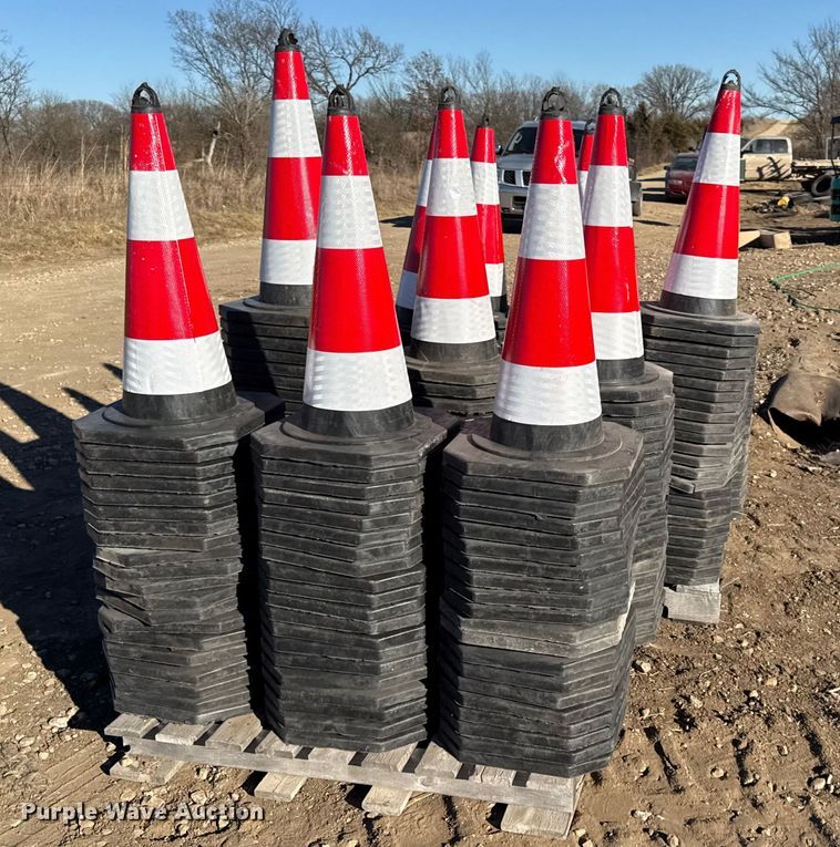 image for item EN0248 (250) traffic cones