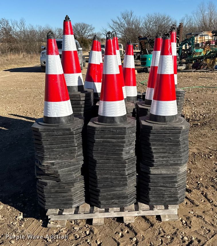 image for item EN0248 (250) traffic cones