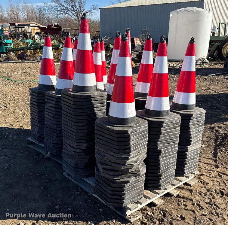 image for item EN0248 (250) traffic cones