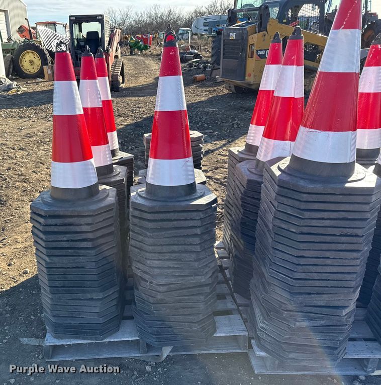 image for item EN0248 (250) traffic cones