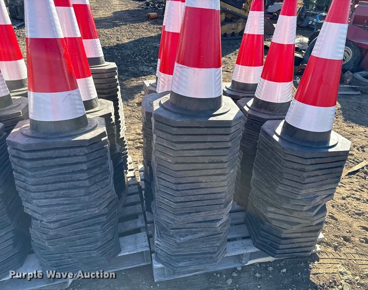 image for item EN0248 (250) traffic cones